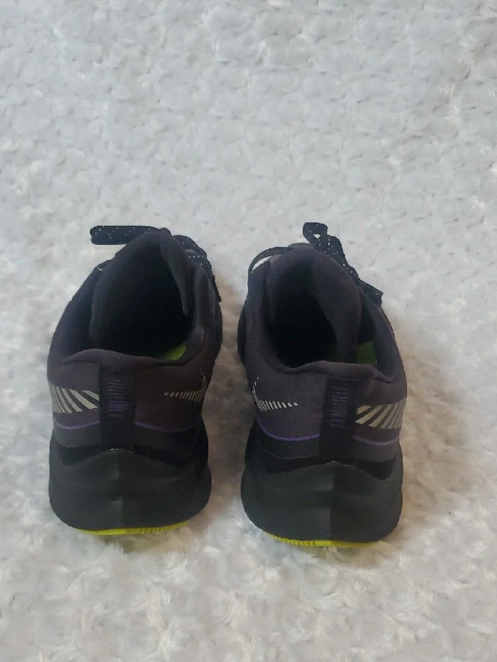Nike Men's Black and Neon Green Running Shoe (US 8.5)